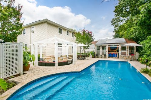 3677 Centerview Ave, North Wantagh, NY 11793-2711