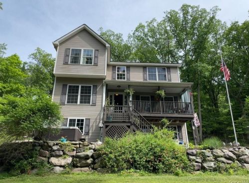 13 Humphrey Rd, Greenwood Lake, NY 10925-2920