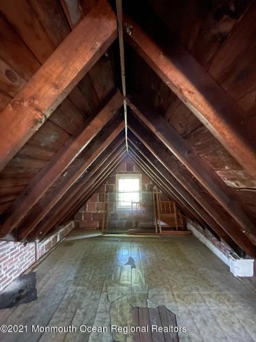 208 Park Dr, Woodbridge NJ  07095-2002 exterior