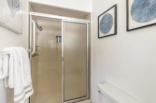 1558 Edgewood Dr, Palo Alto CA  94303-2819 exterior