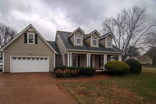 110 Creekside Dr, Columbia, TN 38401-6525
