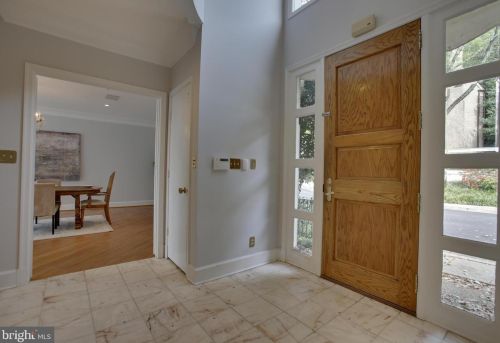 4516 Foxhall Cres, Washington, DC 20007-1055