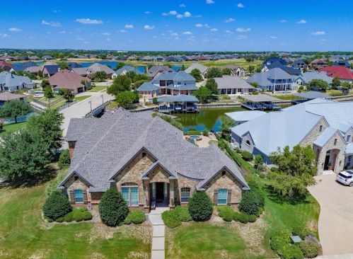 2703 Harborside Dr, Granbury, TX 76048-2694