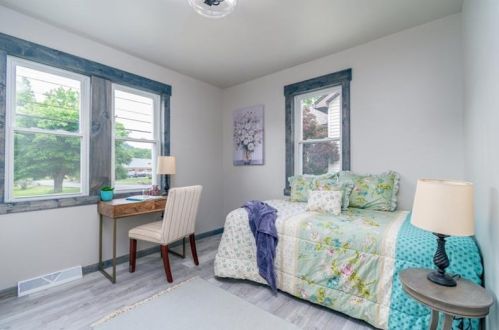 602 New Castle St, Zelienople PA  16063-1049 exterior