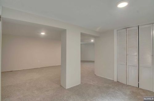 29 Niagara St, Dumont NJ  07628-3405 exterior