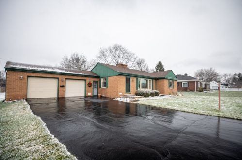 158 Meadowbrook Rd, Hermitage, PA 16148-2622