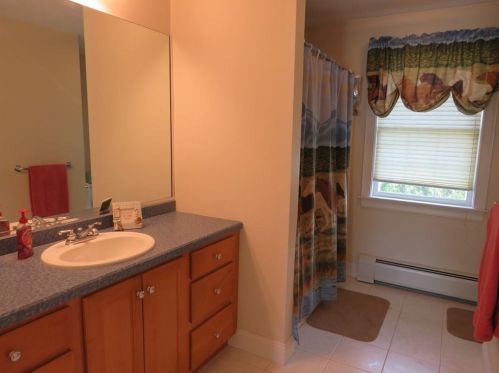 28 Millers Brk Dr, Cumberland RI  02864-6163 exterior