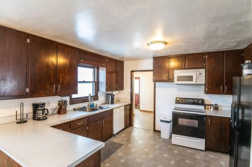 1302 Wisconsin Ave, New Holstein, WI 53061-1416