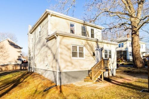20 8th St, Taunton, MA 02780-5040