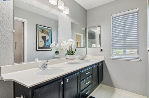 736 Clifton Way, Vacaville CA  95688-8547 exterior