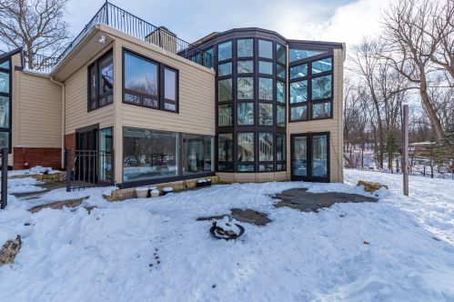 5006 Parkview Dr, Thiensville, WI 53092-2029