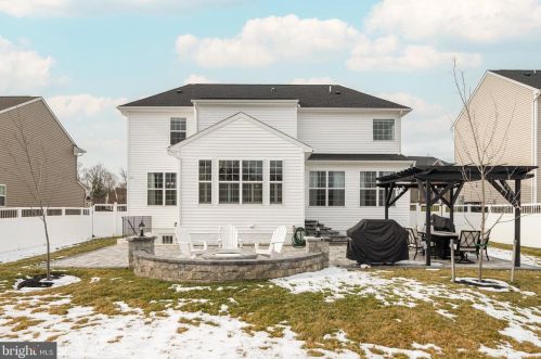 15633 Merrily Way, Woodbridge VA  22193-1097 exterior