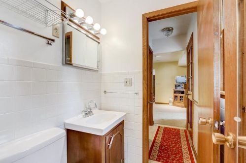 22194 Valley Rd, Waukesha WI  53186-5350 exterior