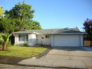 28 Tillman Cir, Sacramento, CA 95823-4114