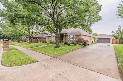 8405 Parkdale Dr, Fort Worth, TX 76182-8441