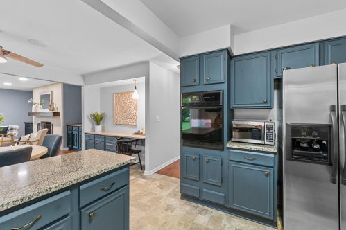 2414 Lagoon Ct, Thiensville WI  53092-5549 exterior