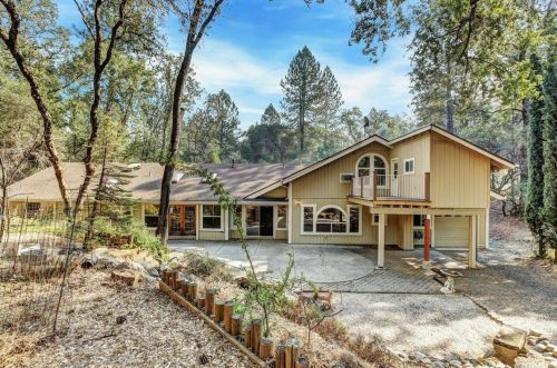 19117 Lake Forest Dr, Lake Wildwood, CA 95946-9418