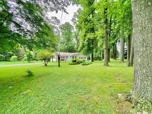 2008 Laurel Rd, Shelocta, PA 15774-8716