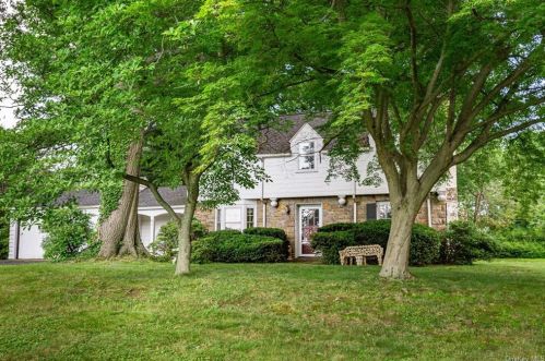 1093 Knollwood Rd, White Plains NY  10603-1100 exterior