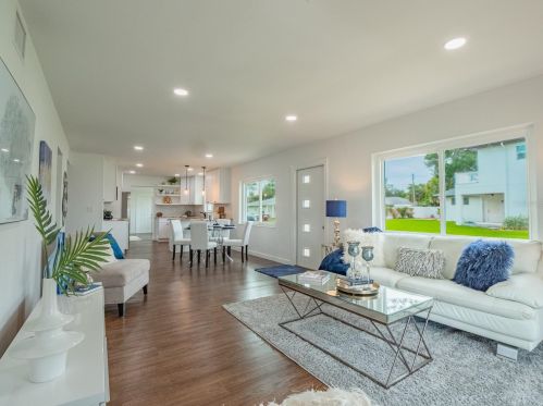 3201 Maritana Dr, Saint Petersburg FL  33706-4036 exterior