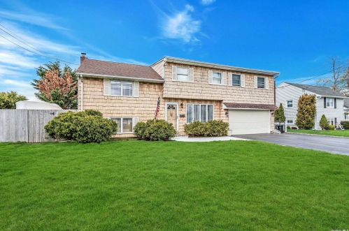 76 Stellenwerf Ave, Islip Terrace, NY 11752-2633
