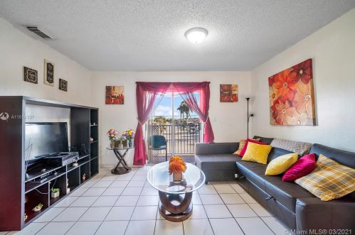 3041 76th St, Hialeah, FL 33018-3881