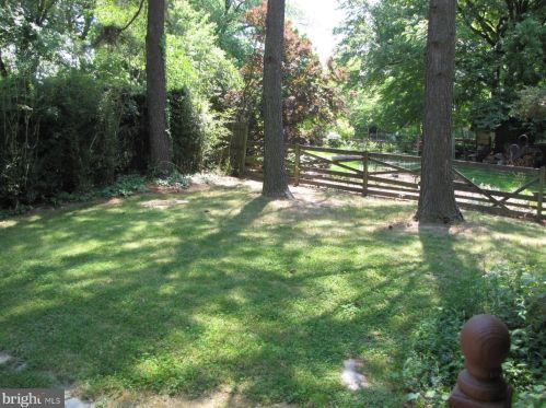 2901 Pine Spring Rd, Falls Church VA  22042-1317 exterior