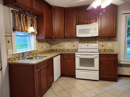 597 Cooke St, Waterbury CT  06710-1424 exterior