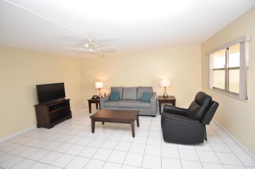 448 Saxony J, Delray Beach FL  33446-1020 exterior