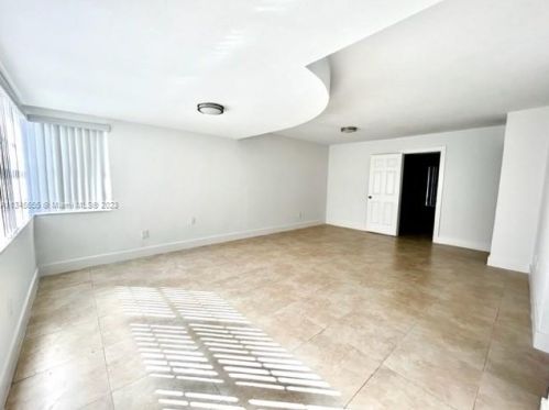 7105 13th Ave, Hialeah FL  33014-4571 exterior