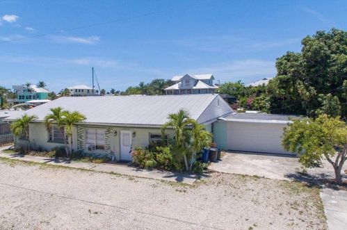 2381 Oleander St, Saint James City FL  33956-2074 exterior