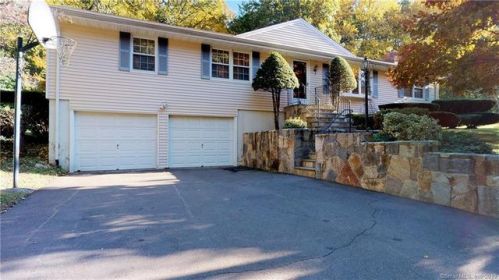 20 Tanager Ln, Bridgeport, CT 06611-4618