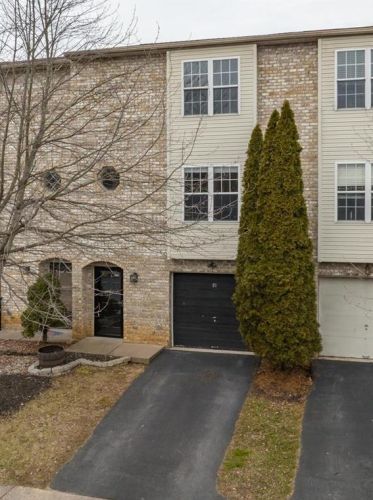 81 Freedom Ter, Easton, PA 18045-7441