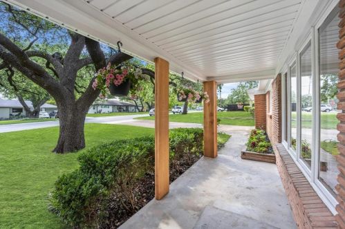 4105 Clayton Rd, Fort Worth, TX 76116-7205