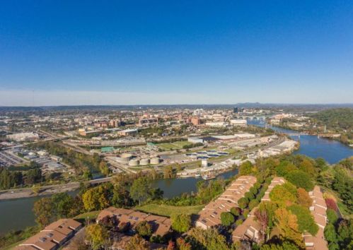 1909 Cherokee Bluff Dr, Knoxville, TN 37920-2253