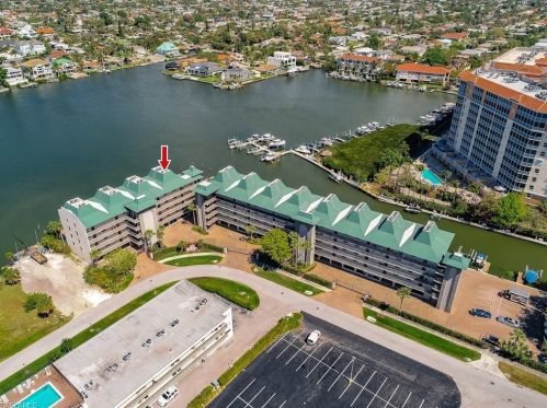 271 Southbay Dr, Naples FL  34108-2344 exterior