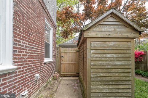 131 Linwood Ave, Ardmore PA 19003-2824 exterior