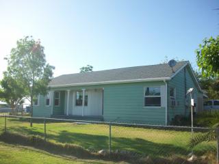 724 5th Ave, Avenal, CA 93204-1016
