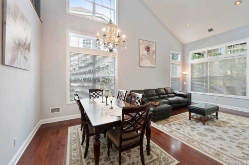 33 Concerto Ct, Eastport NY  11941-1628 exterior