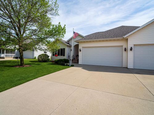 4316 Menasha Ave, Manitowoc, WI 54220-1150