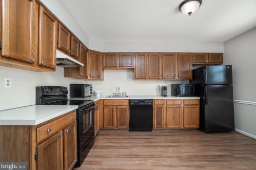 627 Coates Ln, Norristown PA  19406-2558 exterior