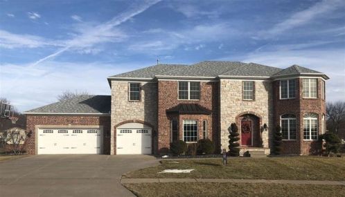 307 Tombergs Dr, Park View, IA 52748-2519