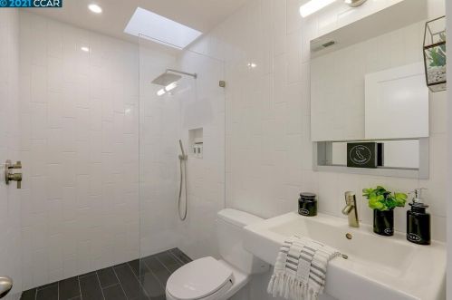 4 Loma Vista Dr, Orinda CA  94563-2213 exterior