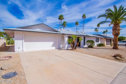 9518 Lindgren Ave, Sun City, AZ 85373-2109