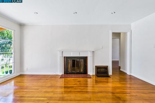 997 Hacienda Ave, San Lorenzo CA  94580-2856 exterior