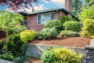 502 72nd St, Seattle, WA 98117-4923