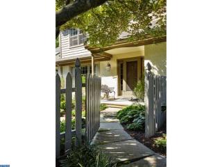 610 Lindsay Cir, Ithan, PA 19085-1141