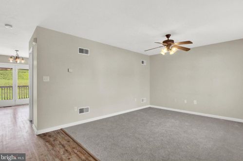 90 Hemlock Dr, Hanover PA  17331-9422 exterior