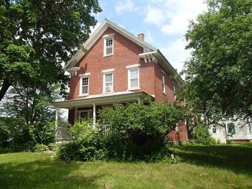 156 Roxbury St, Keene, NH 03431-3861