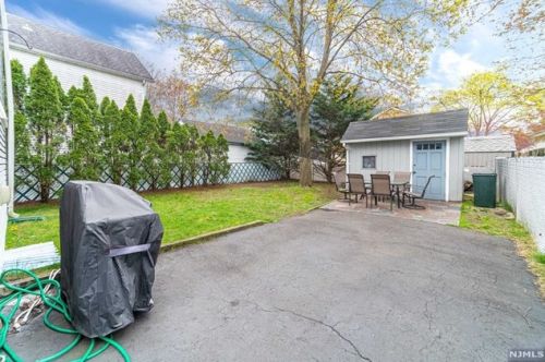 252 Eagle Ave, N Milford, NJ 07646-1710